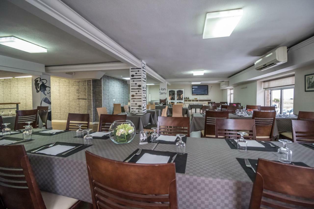 Pension Oasis Самора Экстерьер фото